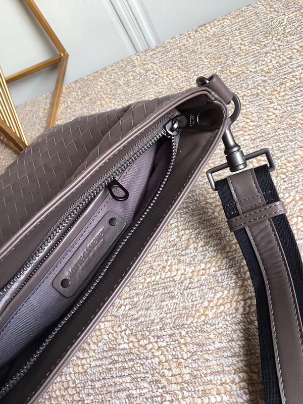 BOTTEGA VENETAコピー ショルダーバッグ メンズ バッグ ショルダー 普段づかい 革 レザー 通勤 バイク 仕事 自転車 276357-v465c-1569 - 商品画像 5