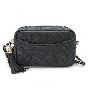 シャネルコピー ミニショルダーバッグ レディース CHANEL カメラケース ポシェット ココマーク キルティング キャビアスキン レザー タッセル ブラック/GD A57717 Y83798 94305 - 商品画像 2
