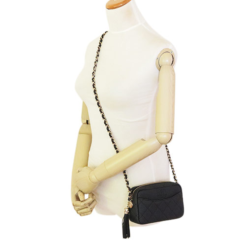 シャネルコピー ミニショルダーバッグ レディース CHANEL カメラケース ポシェット ココマーク キルティング キャビアスキン レザー タッセル ブラック/GD A57717 Y83798 94305 - 商品画像 9