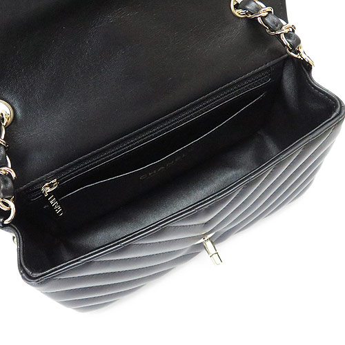 シャネルコピー ショルダーバッグ CHANEL レディース シェブロン ポシェット ココマーク キルティング レザー ブラック/GD A69900 Y25539 94305 - 商品画像 1