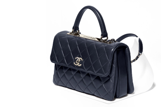 CHANELコピー シャネル 16A秋冬 定番に昇格ロゴプラックハンドバックM A69923 Y60767 2B941 - 商品画像 2