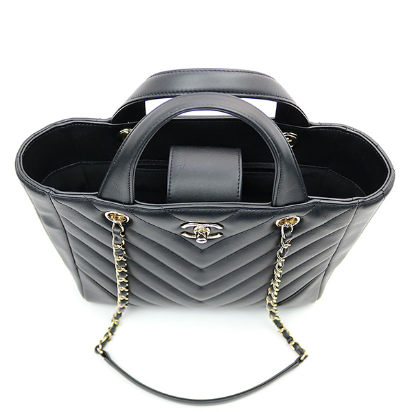 シャネルコピー 【CHANEL】シェブロン スモール ショッピングバッグ ブラック カーフスキン クラシック 2WAYチェーンショルダートート マトラッセ Vステッチ キルティング A91642 - 商品画像 5