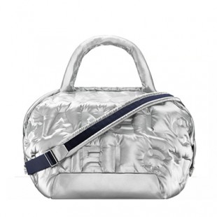 CHANELコピー ラージ ジップエンボスナイロンバッグ Silver A91935 Y82702 45002