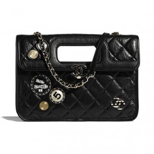 CHANELコピー エイジド カーフスキンフラップ ミニバッグ チャーム 2WAY ロゴ AS1430 B02436 94305