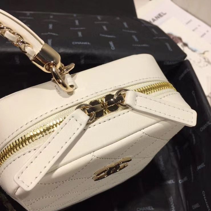 CHANELスーパーコピー シャネル ショルダーバッグ ハンドバッグ ホワイト ヴァニティーケース カーフスキン AS1753 B02782 10601 - 商品画像 3
