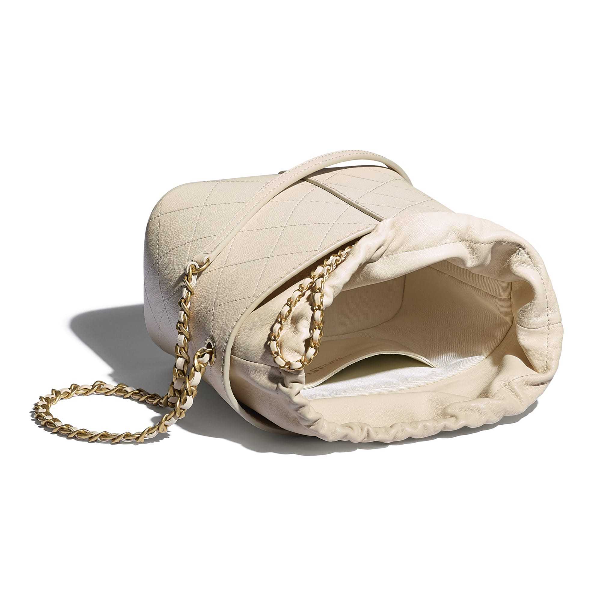 シャネル CHANEL ドローストリングクロージャー ショルダーバッグ AS2285 B04829 NA111 - 商品画像 4