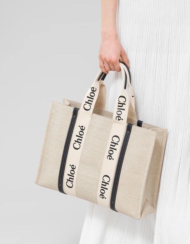 スーパーコピークロエ CHLOE トートバッグ WOODY LOGO ラージ リボン付き コットンキャンバスバッグ ホワイト×ネイビー CHC21US382 E66 91J - 商品画像 1