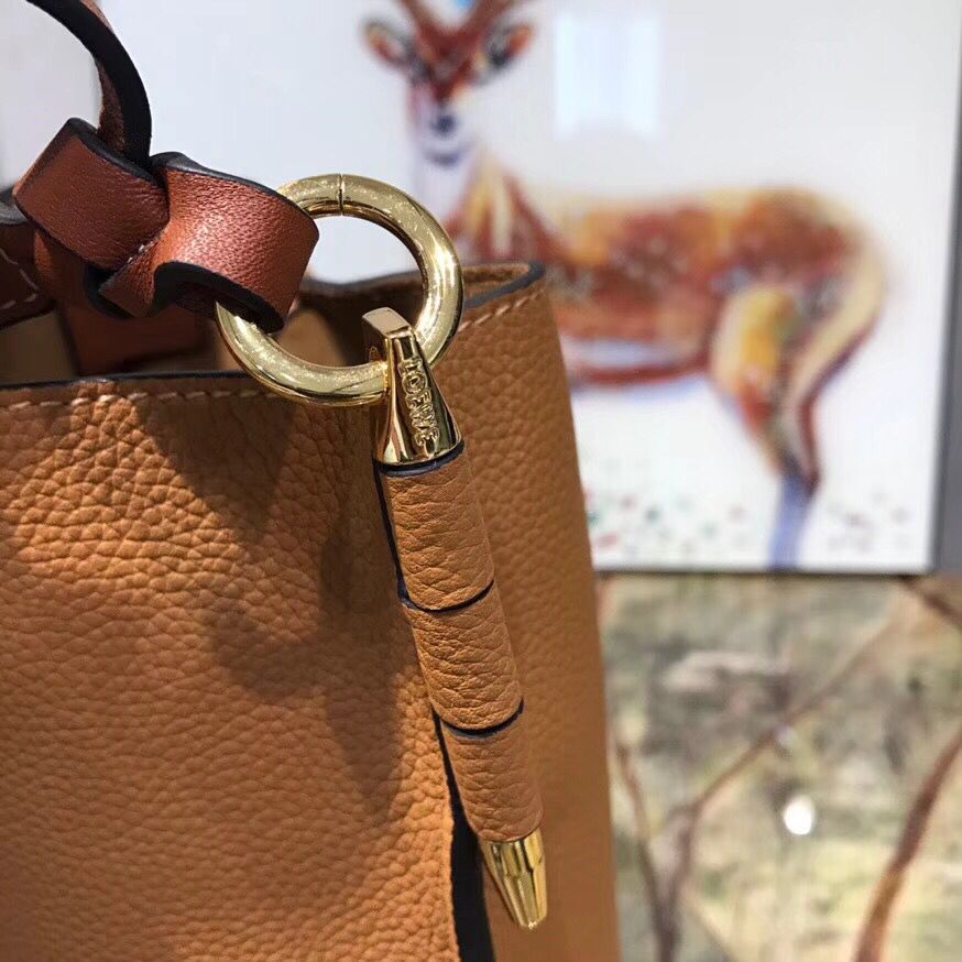 ロエベ LOEWE ショルダーバッグ レディース プレゼント ギフト レザー 本革 通勤 32112 u13 4294 GATE BUCKET ゲート バケット - 商品画像 1