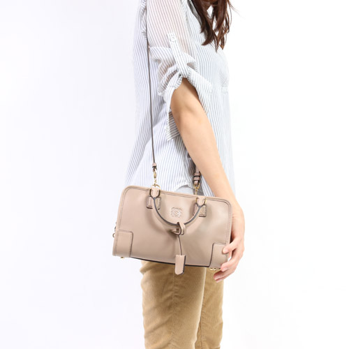 ロエベ LOEWE アマソナ 23 シープスキン ハンドバッグ アッシュベージュ【ASH】 35239H711190 - 商品画像 1