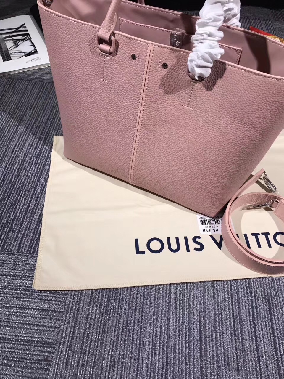 Louis Vuittonコピー トリヨンレザー ペルネル トート M54780 - 商品画像 5