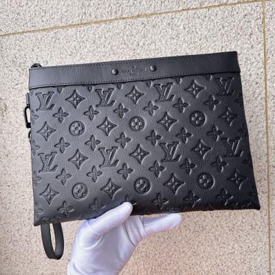 ヴィトンコピー クラッチバッグ シャドウ ポシェット・トゥ・ゴー M81570