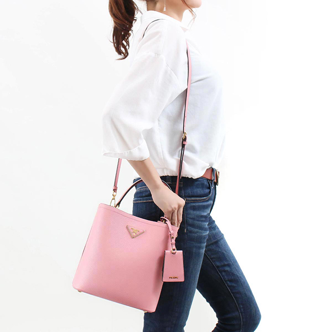 プラダ PRADA ハンドバッグ/ショルダーバッグ サフィアーノ/SAFFIANO キュイール/CUIR C パニエ 三角ロゴプレート ペタロピンク&ブラック 1BA212 2ERX F0TMS レディース - 商品画像 1