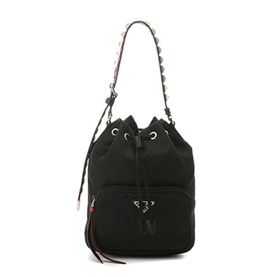 PRADAコピー巾着ショルダーバッグ ナイロン ブラック ショルダースタッズ 1BH038 V OBO 2BYB ik - 商品画像 5