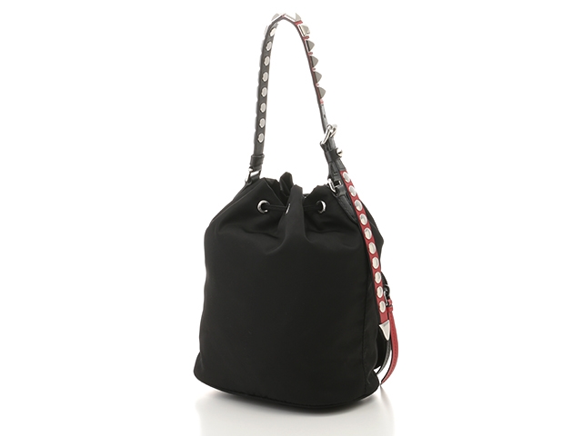 PRADAコピー巾着ショルダーバッグ ナイロン ブラック ショルダースタッズ 1BH038 V OBO 2BYB ik - 商品画像 3