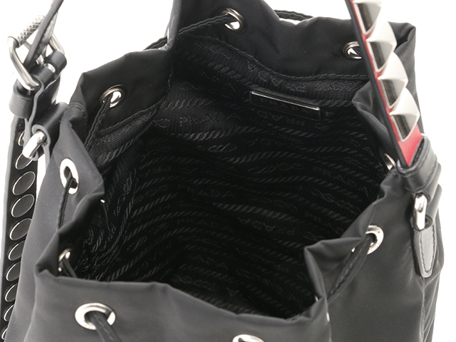 PRADAコピー巾着ショルダーバッグ ナイロン ブラック ショルダースタッズ 1BH038 V OBO 2BYB ik - 商品画像 1