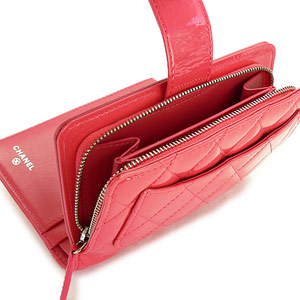 シャネル 財布 CHANELコピー 二つ折りフラップ マトラッセ キルティング クラシック ココマーク パテントレザー コーラルピンク A48667 - 商品画像 1