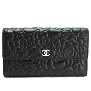 シャネルコピーCHANEL 長財布 三つ折りフラップ カメリア 型押しレザー ココマーク ブラック A48684