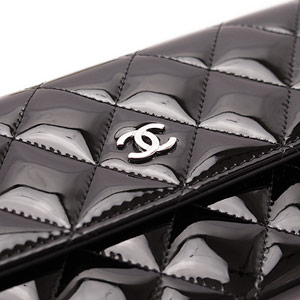 シャネルスーパーコピーCHANEL 財布 二つ折りフラップ マトラッセ/キルティング パテントレザー ブラック×SV A50096 PATENT BKSV - 商品画像 1