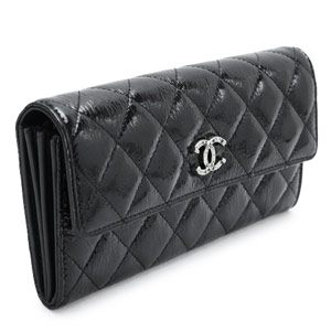 CHANELコピーシャネル 財布 二つ折りフラップ ココマーク キルティング パテントレザー ブラック A69351 Y25149 94305 - 商品画像 3